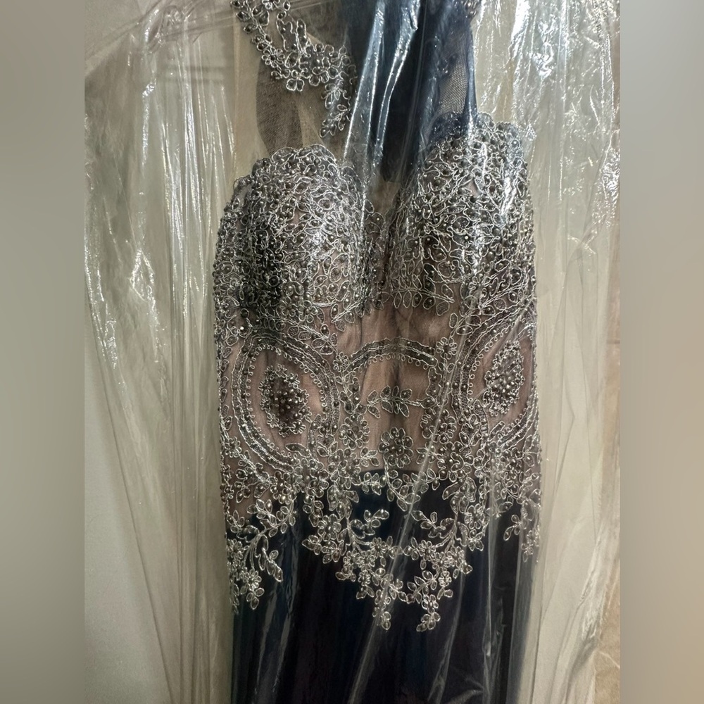 Prom Dress. - Picture 2 of 4